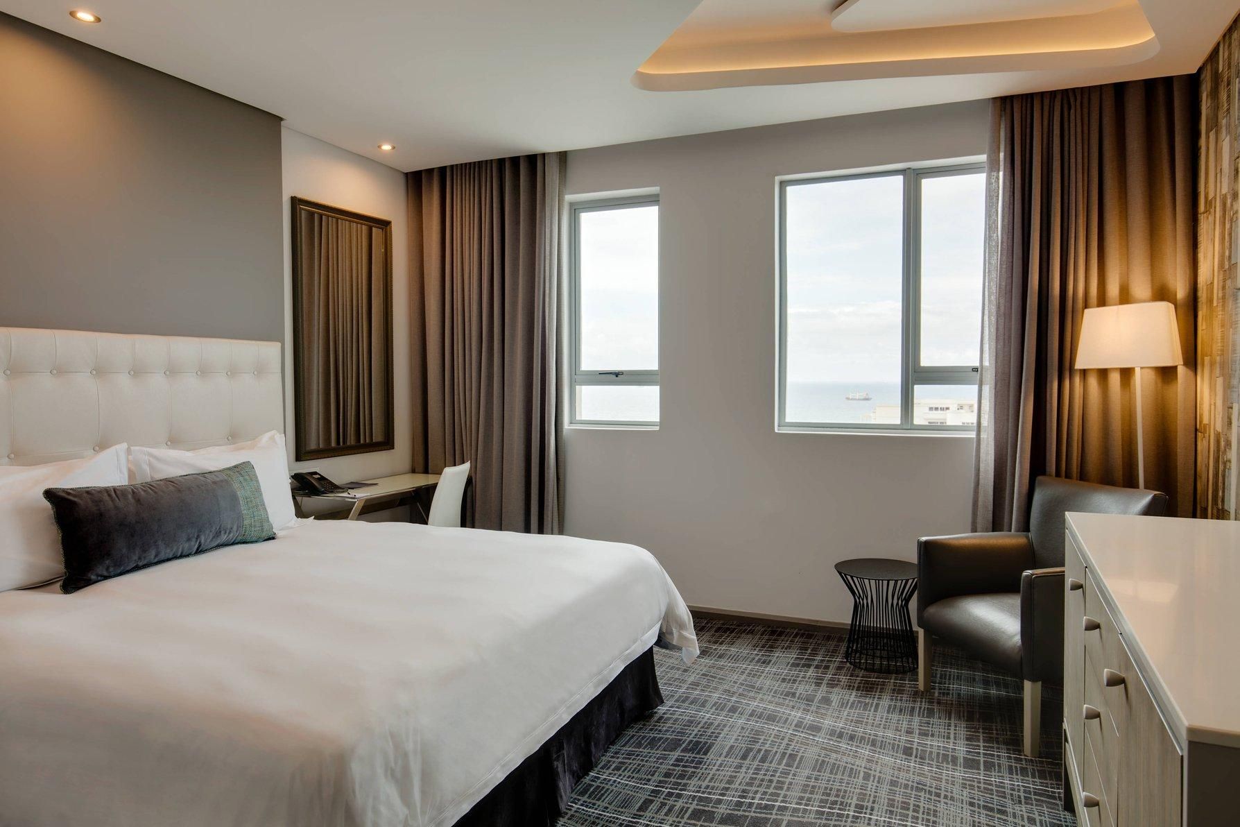 Guest room, 1 King, Partial ocean view