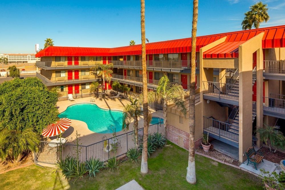 undefined Travelers Inn 4