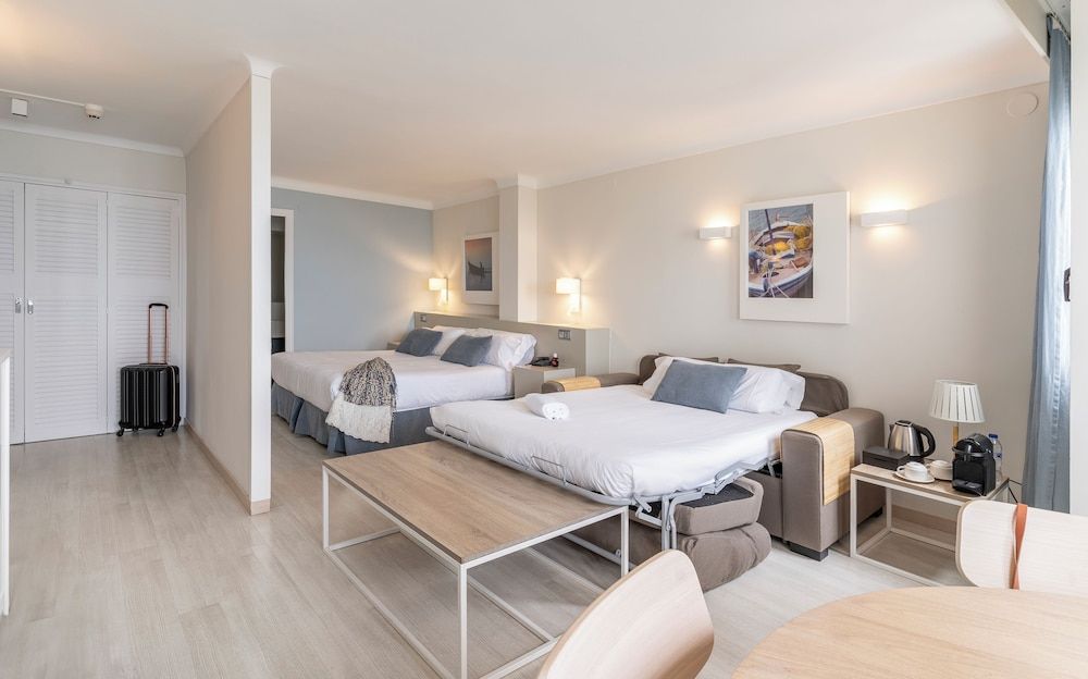 Prestige Mar y Sol Triple Room, Sea View (2 Adults + 1 Child) 4