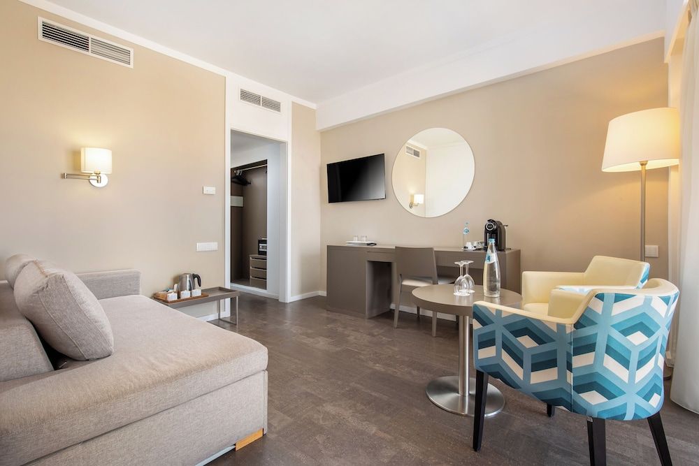 AP Eva Senses City Suite, City View (2 adults + 2 children) 5