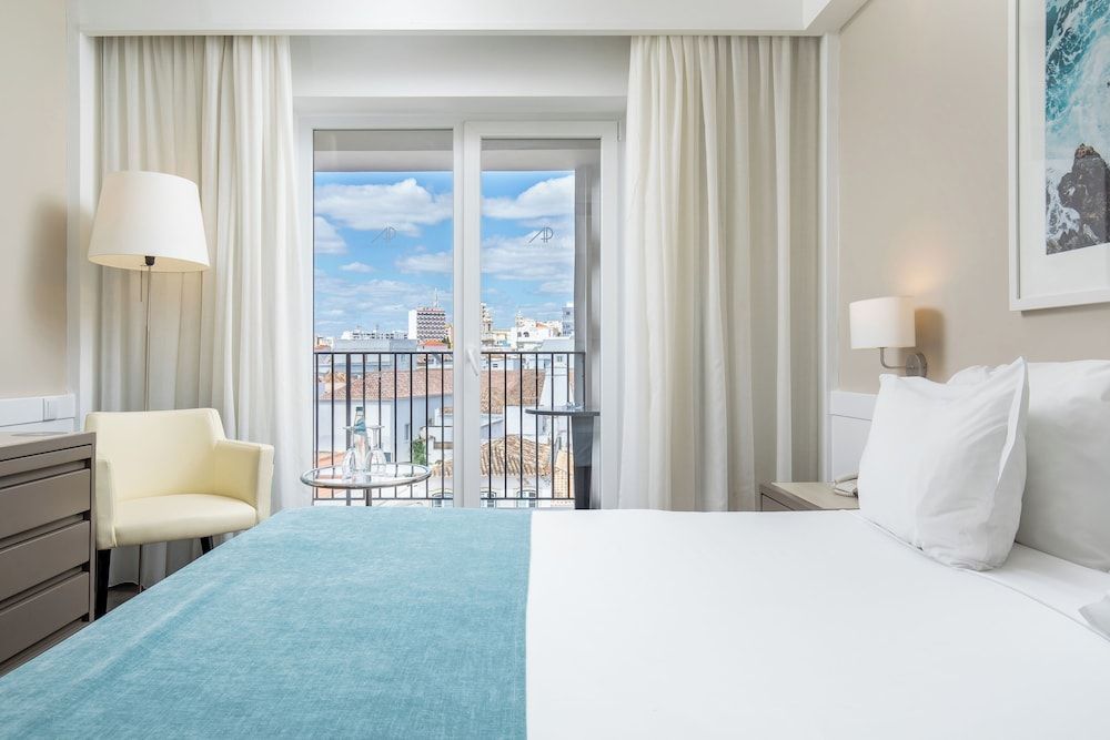 AP Eva Senses Standard Double or Twin Room, City View (2 adults) 6