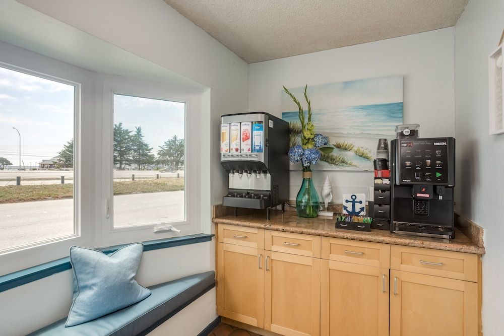 undefined Harbor View Inn