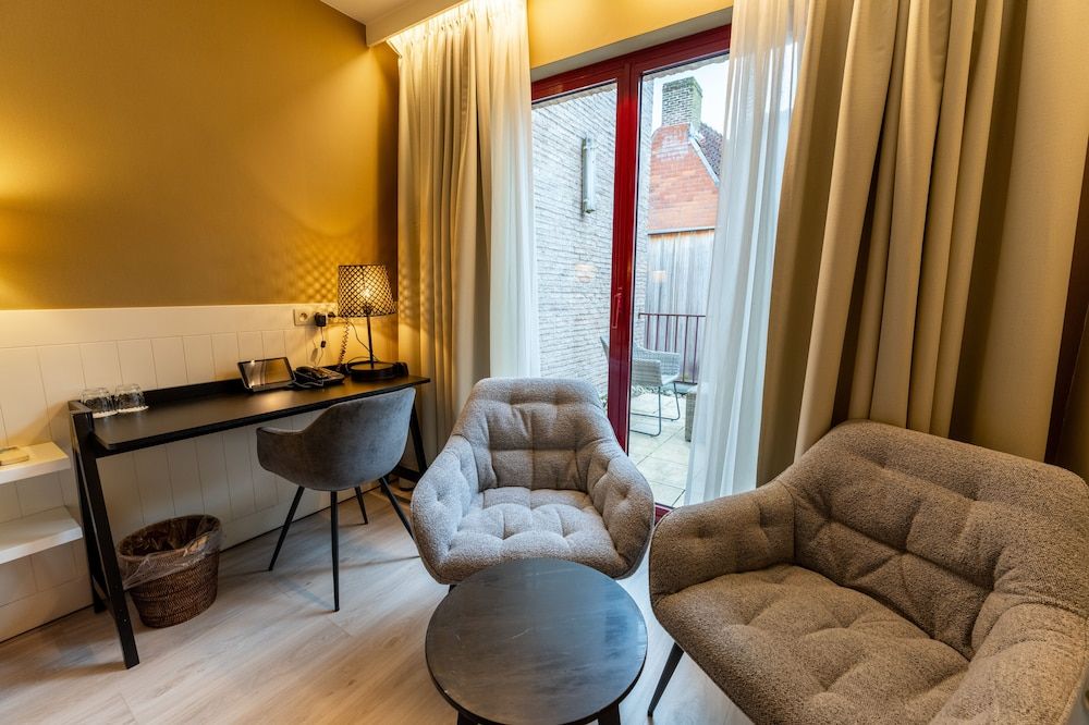 Hotel Acacia Standard Twin Room 11