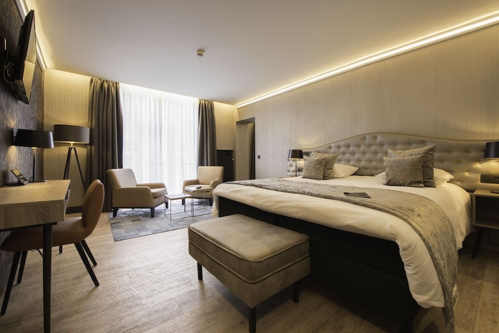 Hotel Acacia Superior Double Room