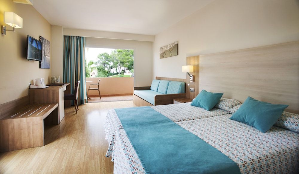 Premium Room (2 Adults + 2 Children)