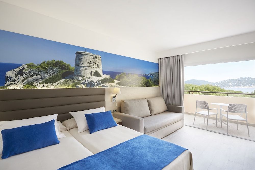 Premium Superior Room, Sea View (2 Adults + 2 Children)