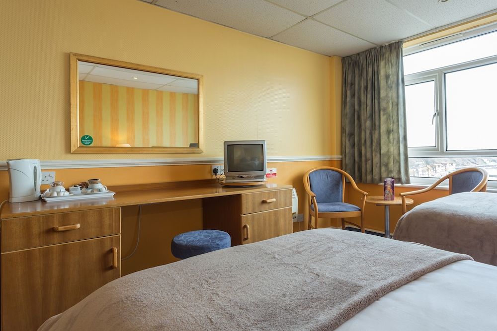 Grand Burstin Hotel Folkestone Premier Twin Room With Sea View 4