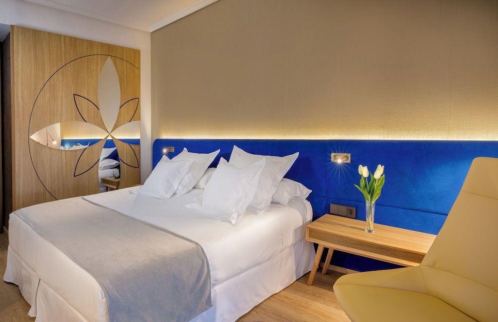 Barceló Cáceres V Centenario Deluxe Triple Room 5