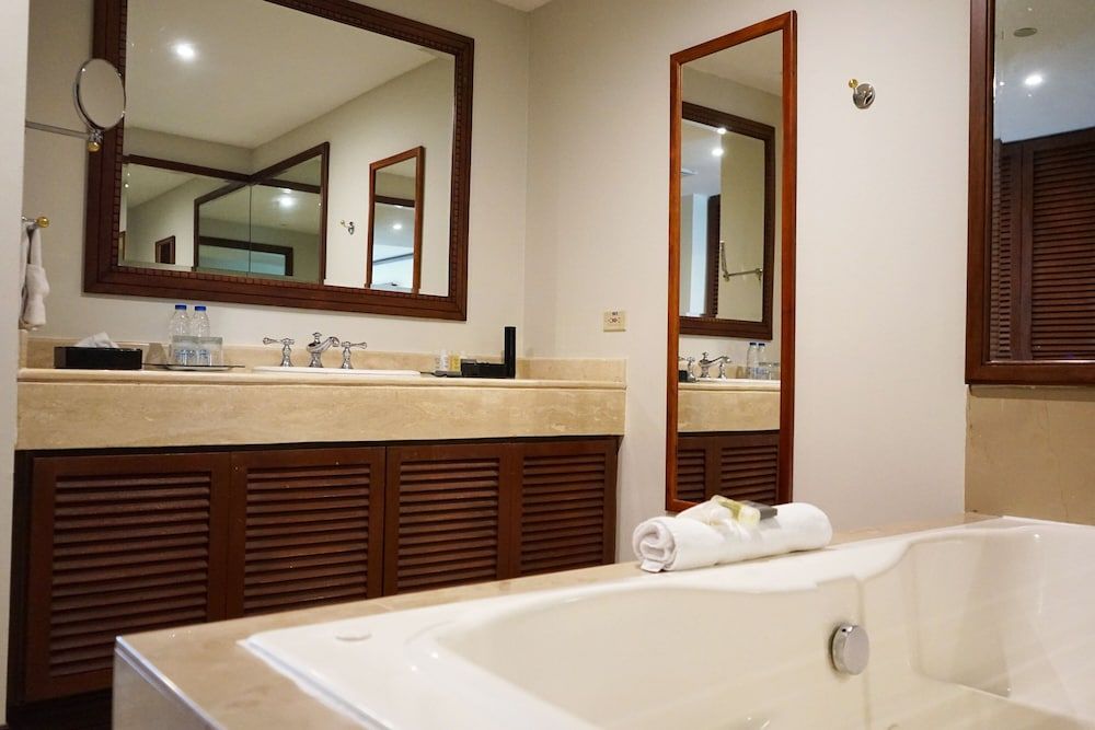 Executive Suite, 1 Bedroom, Non Smoking, City View