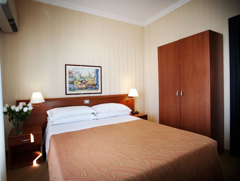 undefined Hotel Dei Fiori