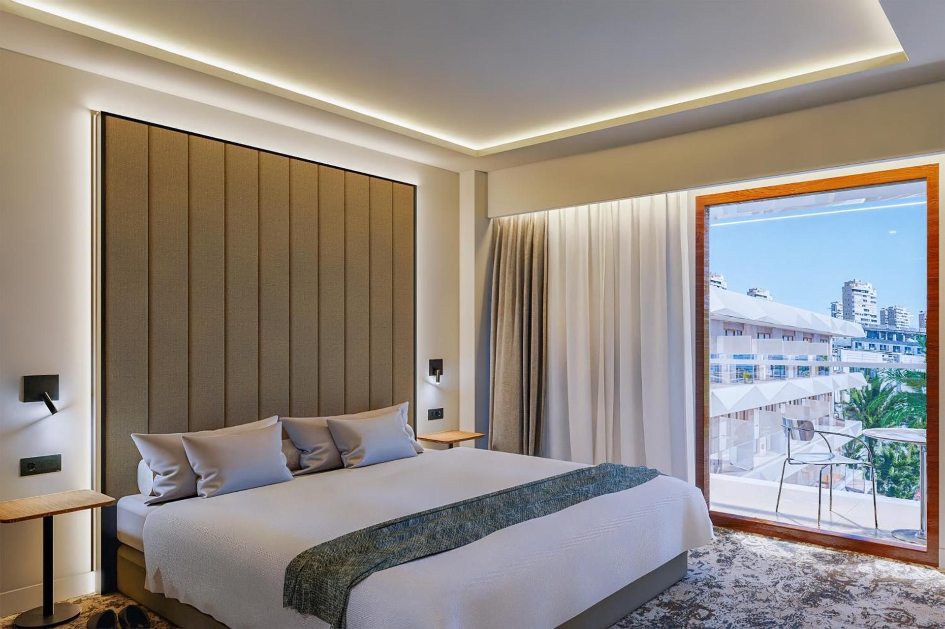 Sol Suite Lateral Sea View (2 Adults + 2 Children)