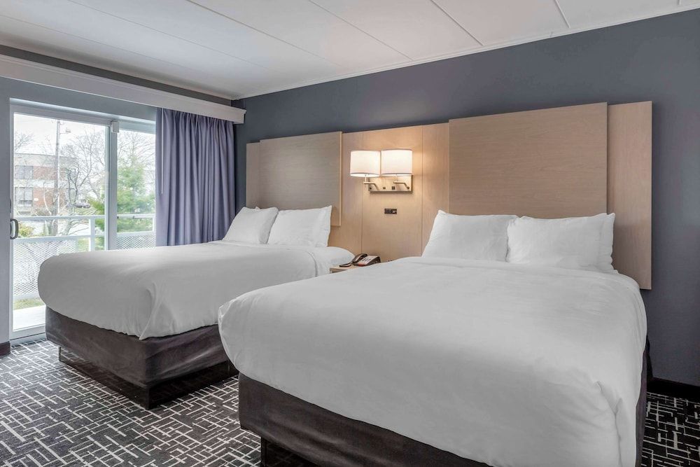 Comfort Inn Hyannis - Cape Cod Room, 2 Queen Beds, Non Smoking (Pet Friendly) 5