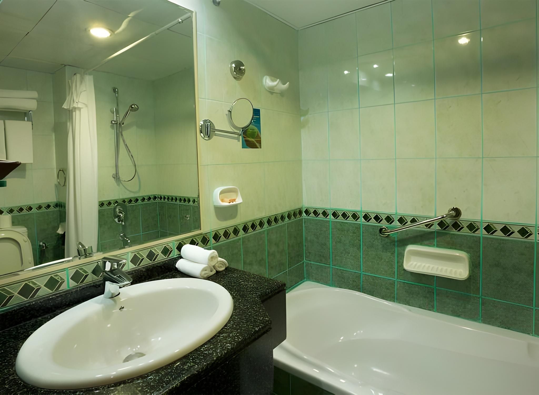 Arabian Courtyard Hotel & Spa Classic Room 9
