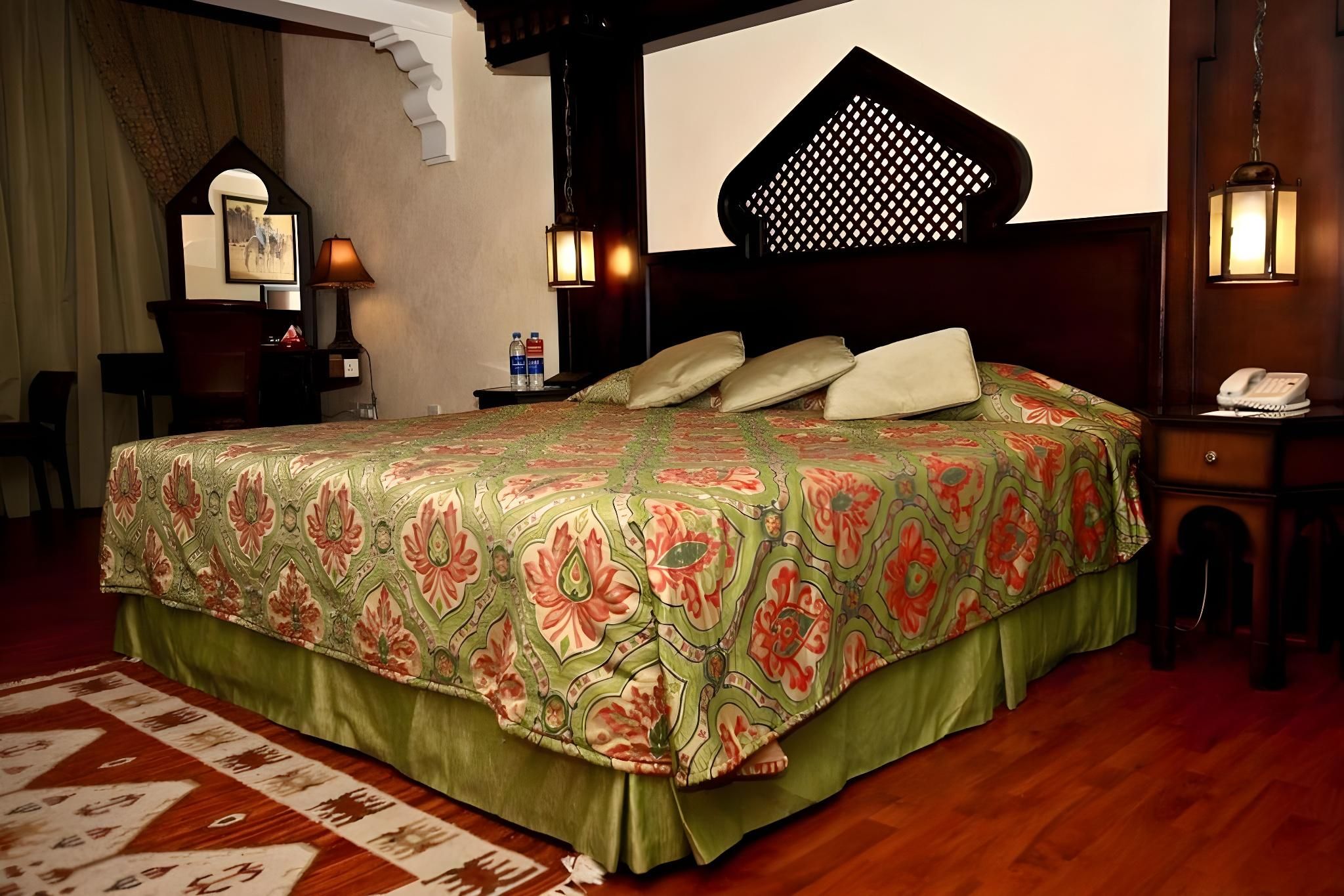 Arabian Courtyard Hotel & Spa Classic Room 4