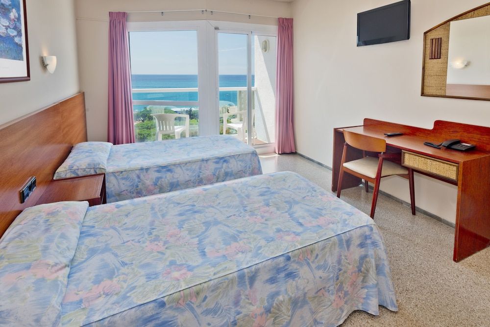 Basic Twin Room (2 Adults)