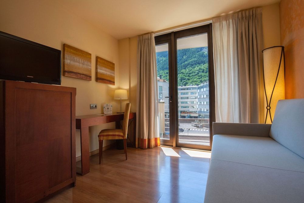 Hotel Magic Andorra Family Room 6