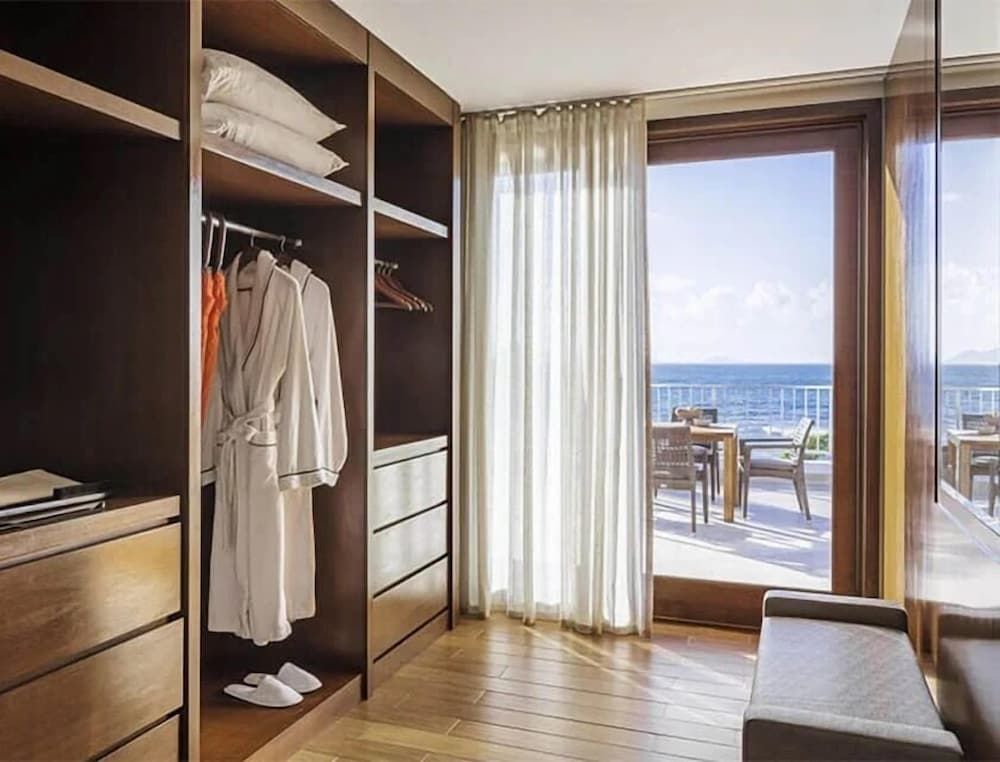 Aurora Anguilla Resort & Golf Club Oceanfront King Deluxe Suite with Hot Tub at Merrywing Beach 4