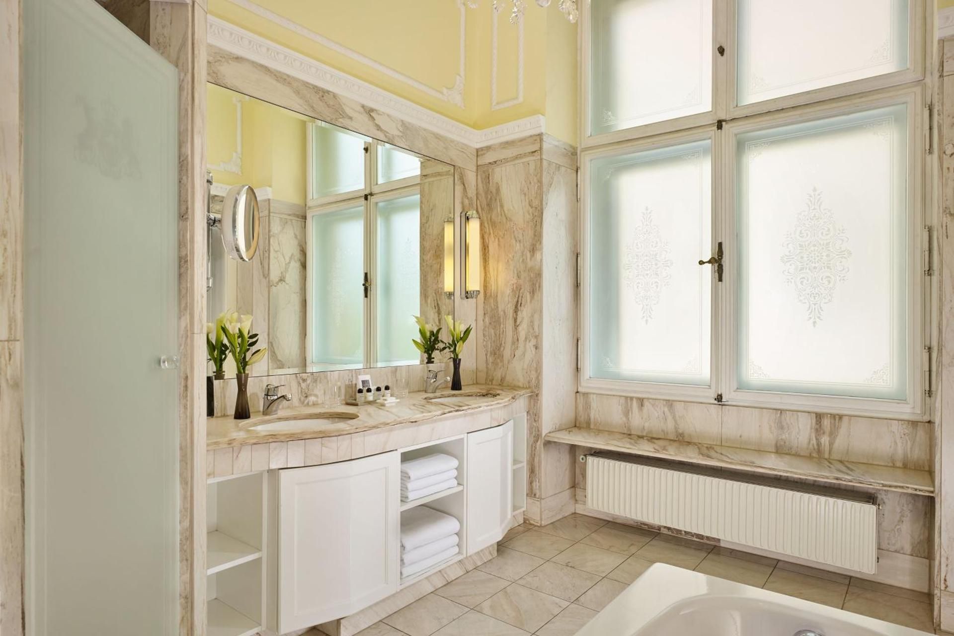 Imperial Junior Suite, Smaller Suite, 2 Twin, Ring Boulevard view, City view