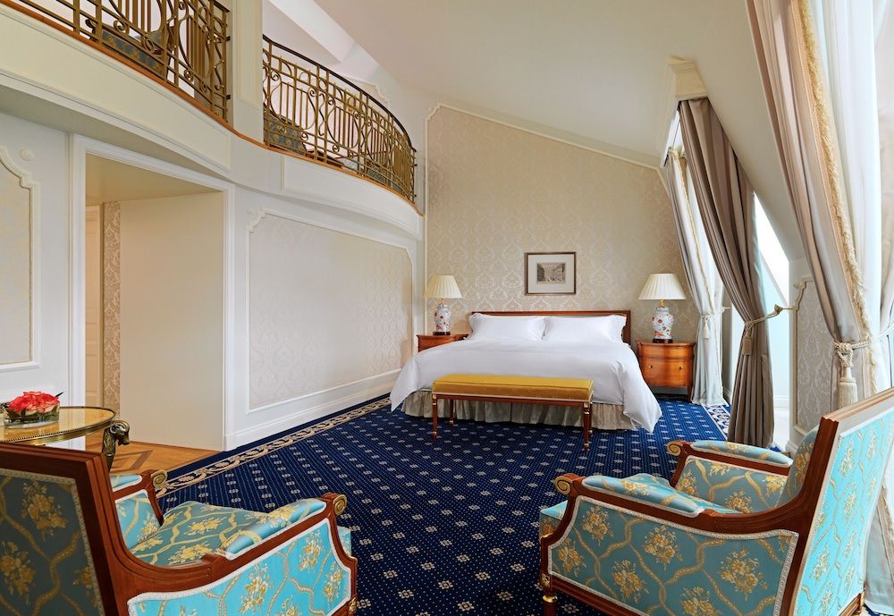 Suite, 1 King Bed, City View