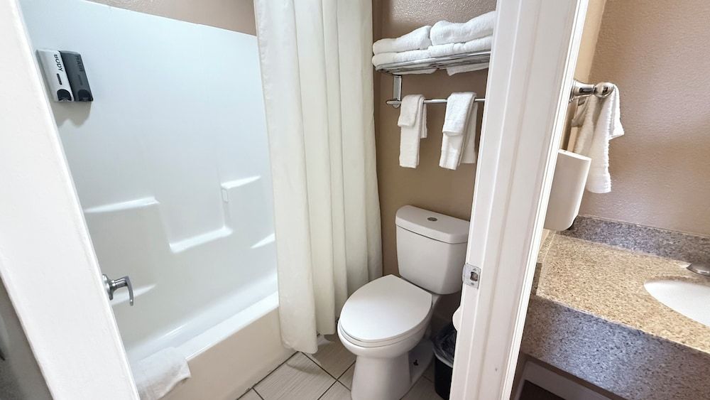 Valley Inn Standard Room, 2 Queen Beds, Non Smoking 7