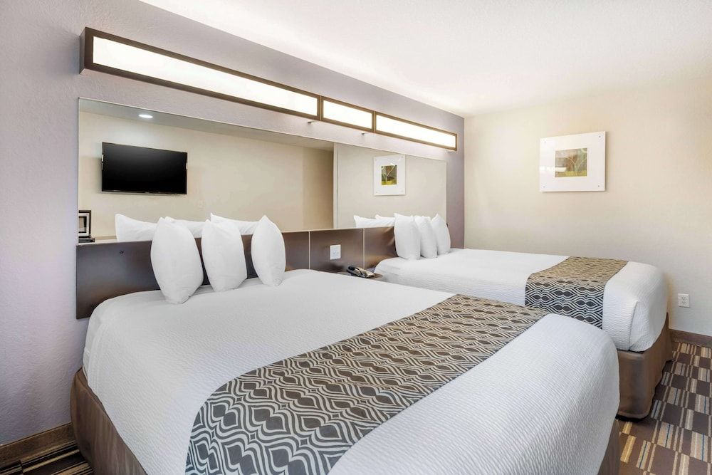 Standard Room, 2 Queen Beds, Non Smoking