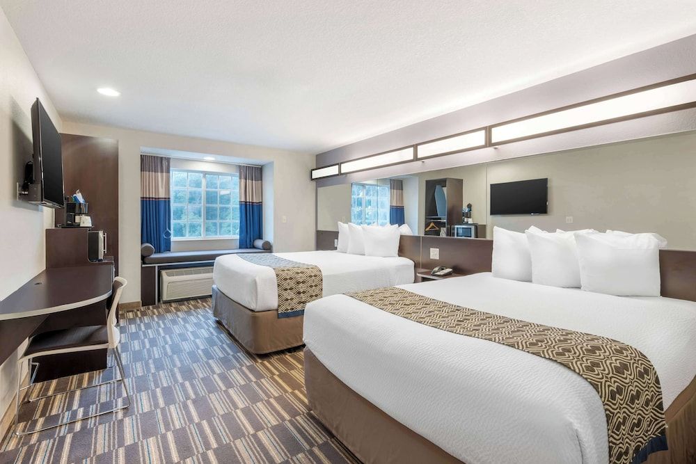 Room, 1 Queen Bed, Accessible, Non Smoking (Mobility/Hearing, roll-in shower)