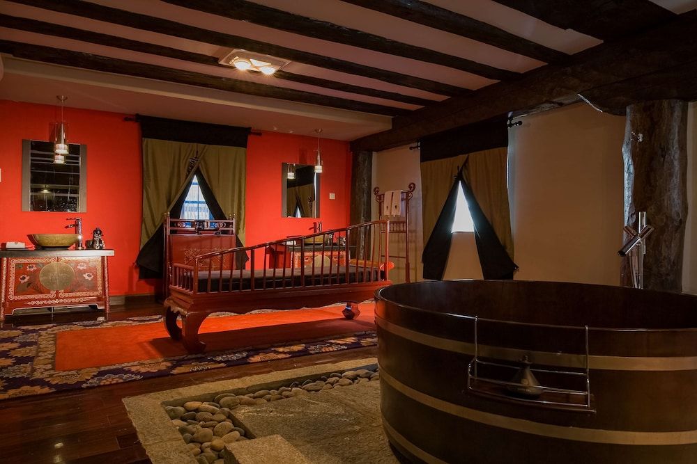 Banyan Tree Ringha Two-bedroom Tibetan Lodge 11