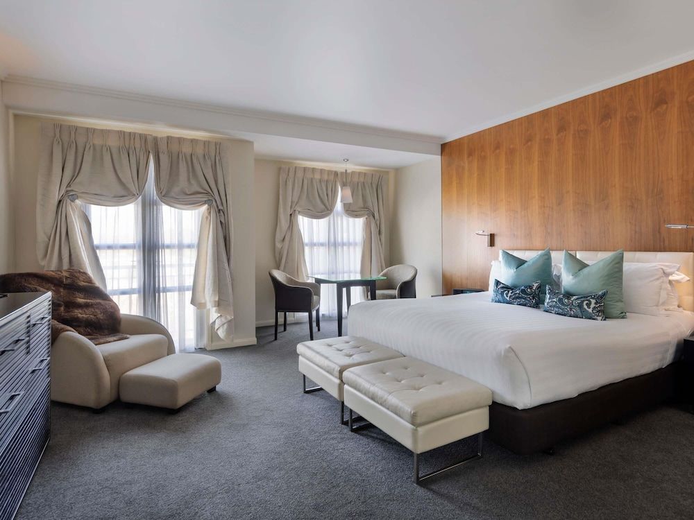 Sofitel Queenstown Hotel & Spa Superior Double Room, 1 King Bed, Balcony 2
