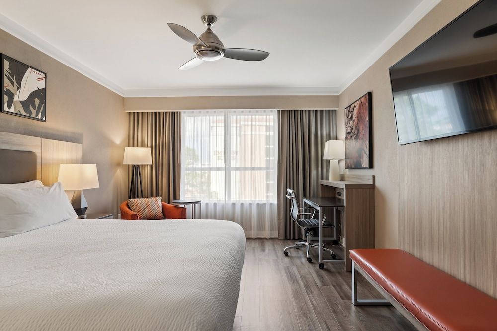 Standard Room, 1 King Bed