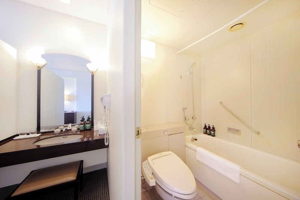 Premium Room, 3 Twin Beds, Smoking, City View