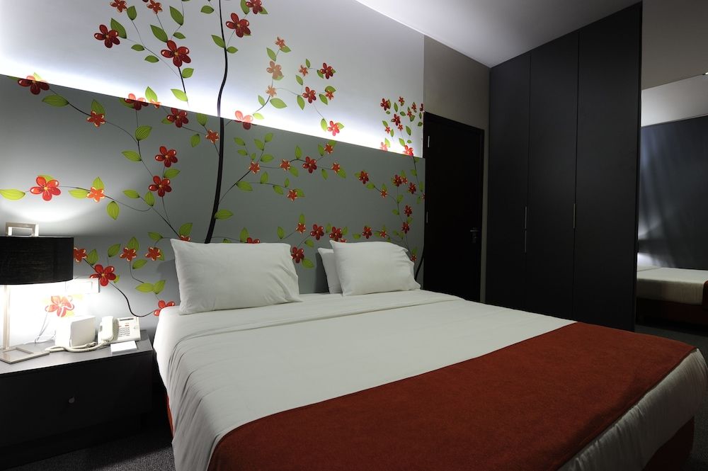 35 Rooms Deluxe Room, 1 King Bed 4