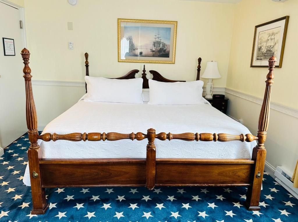 Queen Suite (NOT Pet Friendly)