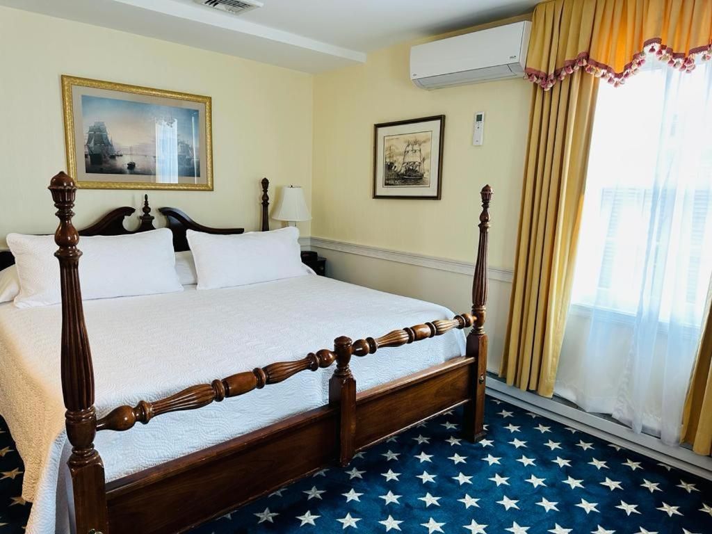 Queen Suite (NOT Pet Friendly)