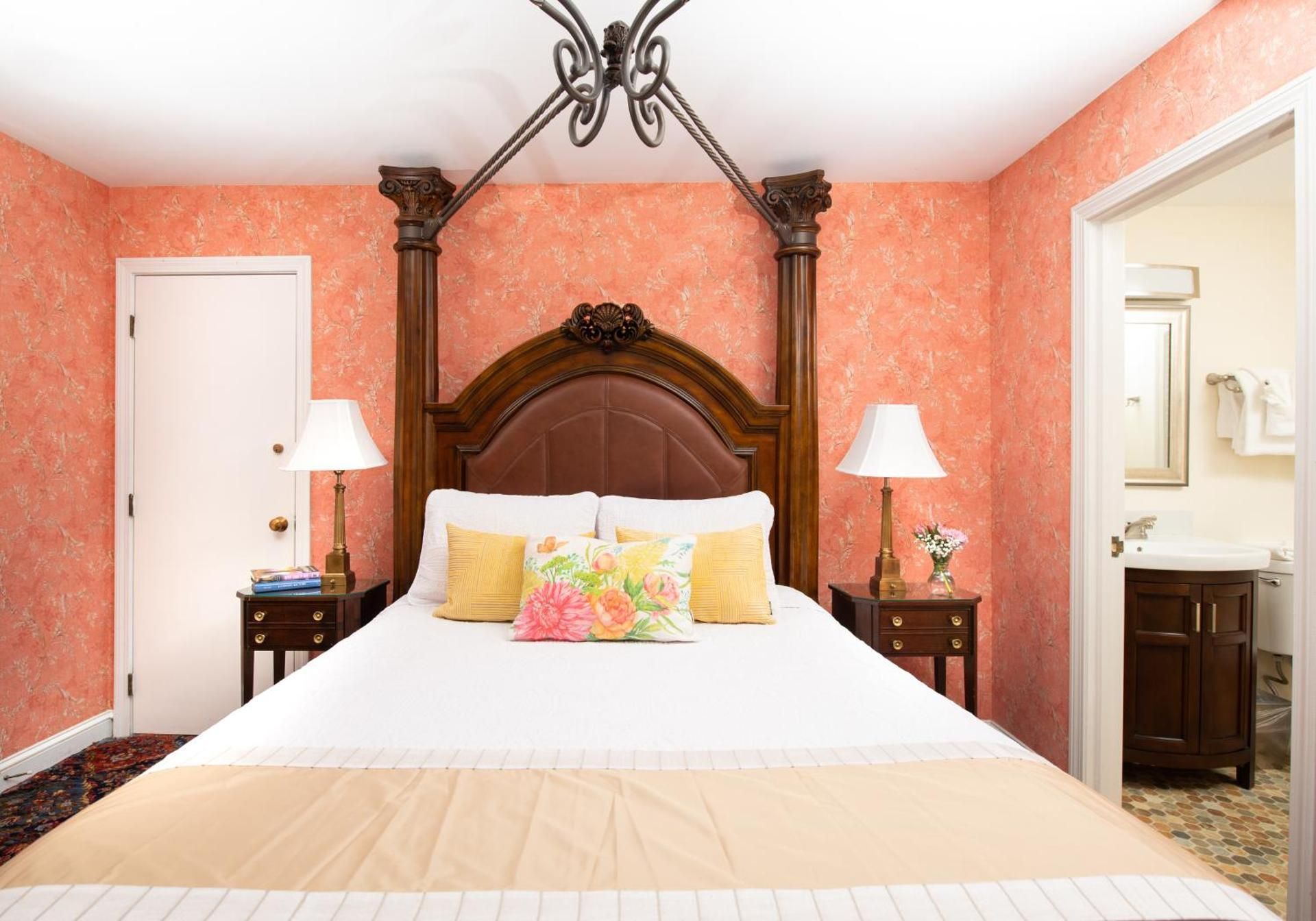 Standard Queen Room (NOT Pet Friendly)