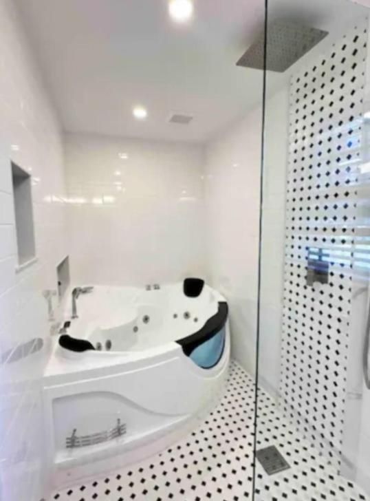 Apartment Ground Floor, Jetted Tub (Pet Friendly)
