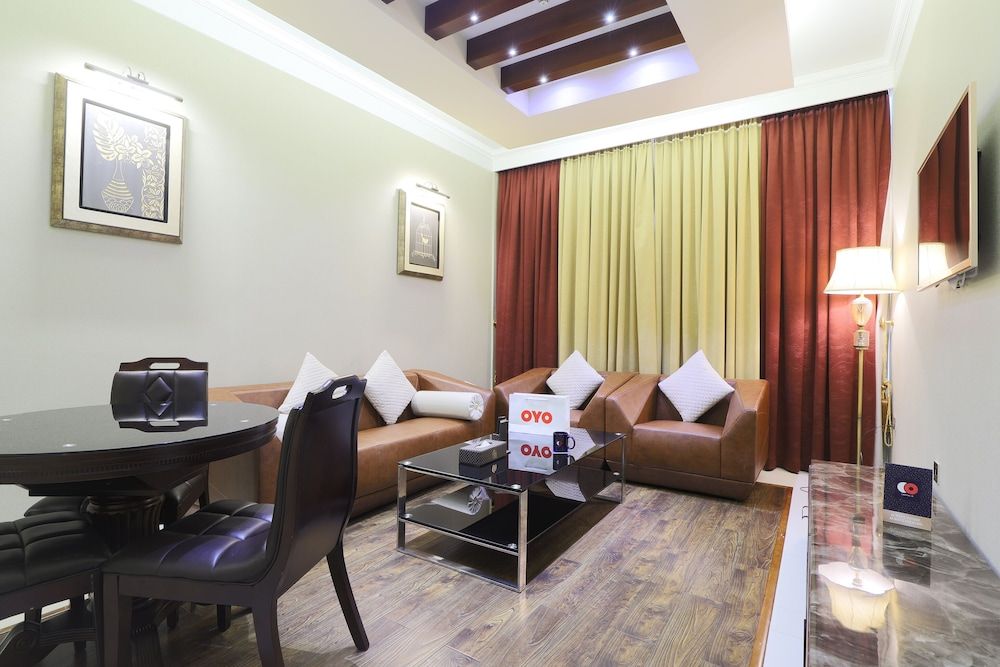 undefined Queen Palace Hotel 10