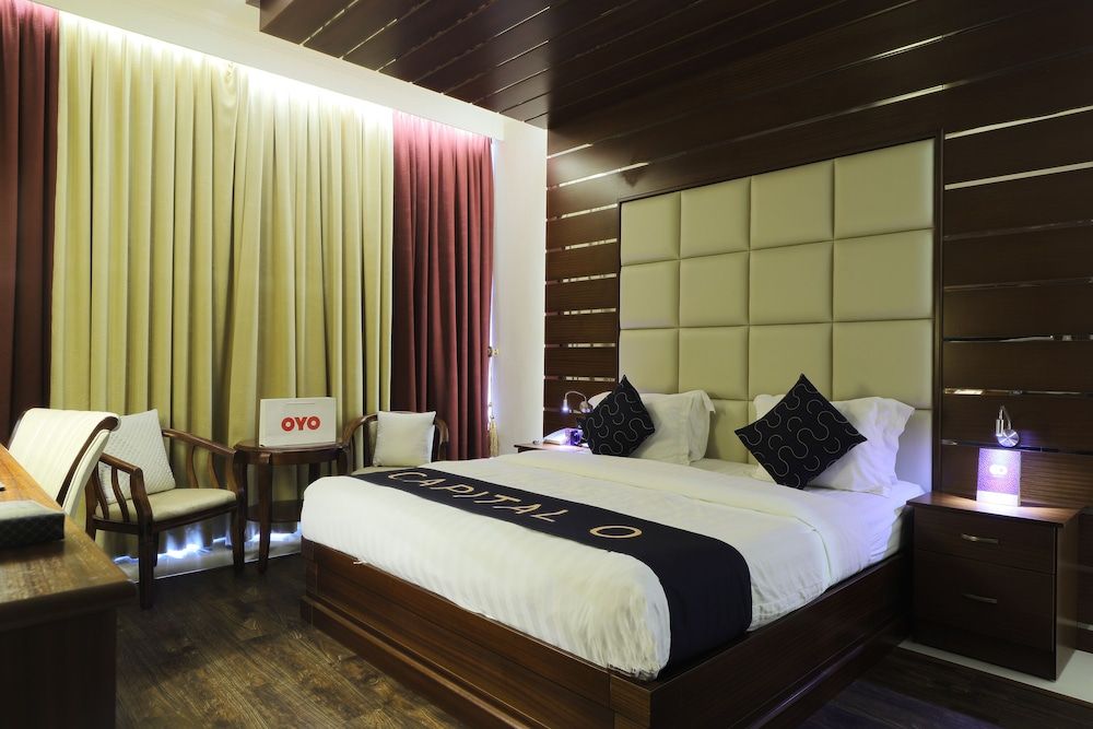 undefined Queen Palace Hotel 4