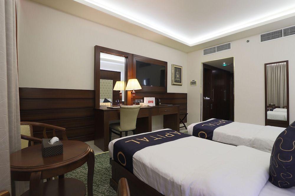 Queen Palace Hotel Standard Twin Room 2