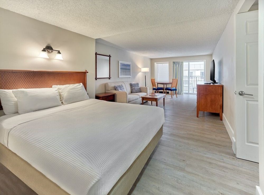 Henlopen Oceanfront Hotel Two Room Suite Limited Ocean View 3