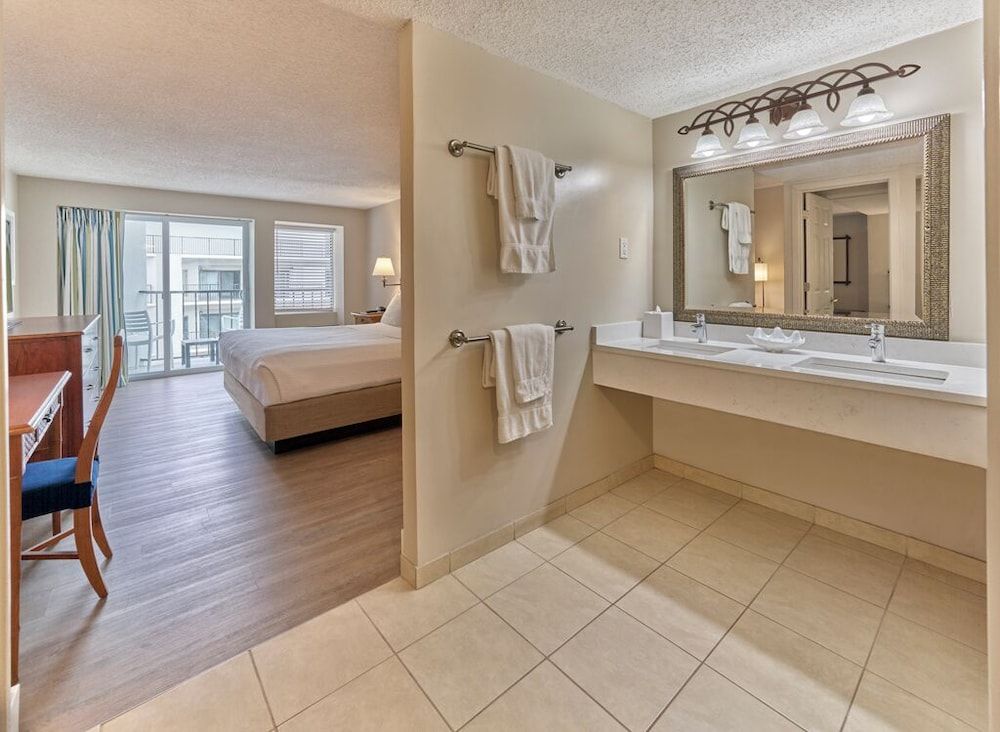 Henlopen Oceanfront Hotel Two Room Suite Limited Ocean View 6