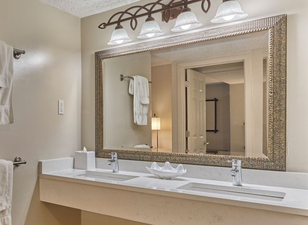 Henlopen Oceanfront Hotel Two Room Suite Limited Ocean View 5