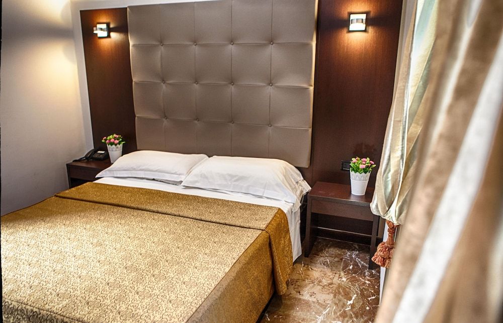 Hotel D'Este Single Room 4