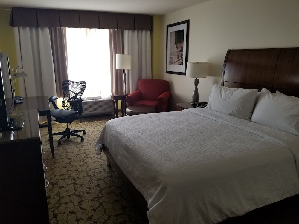 Room, 1 King Bed, Accessible, Bathtub (Mobility & Hearing)