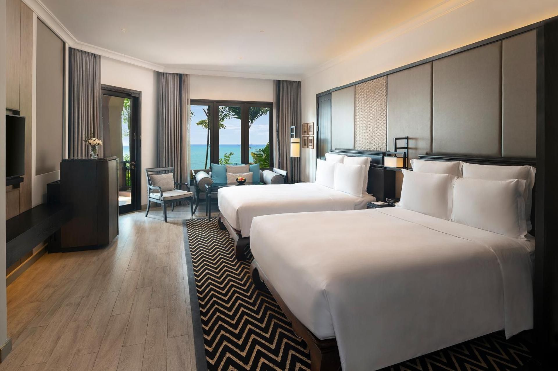 2 Queen Junior Suite Ocean View Club Lounge Access