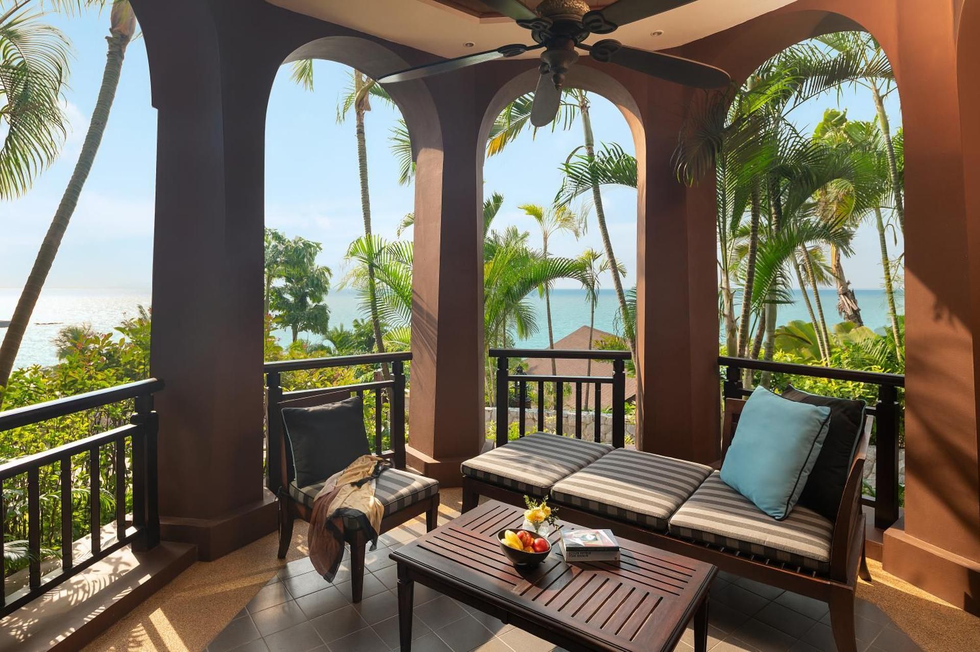 2 Queen Junior Suite Ocean View Club Lounge Access