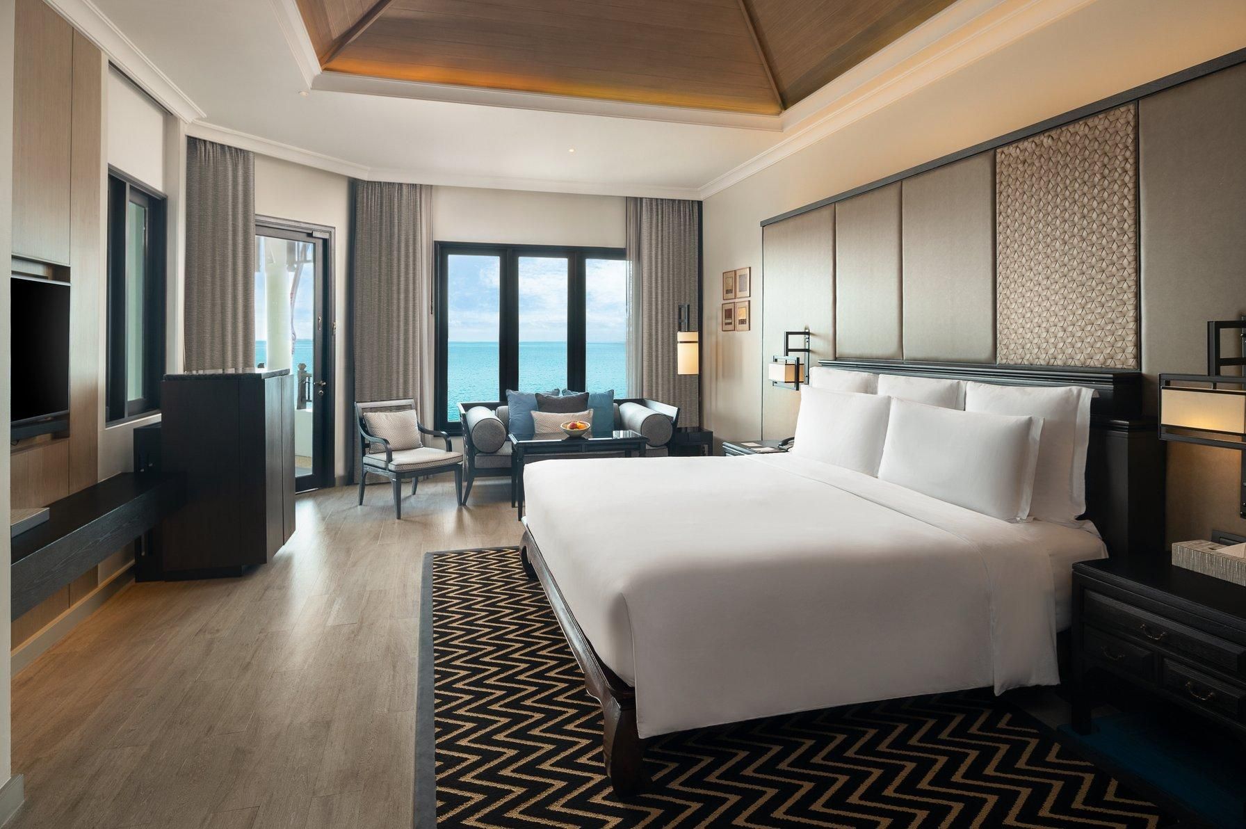 1King Junior Suite Oceanfront Sunset Club Lounge Access