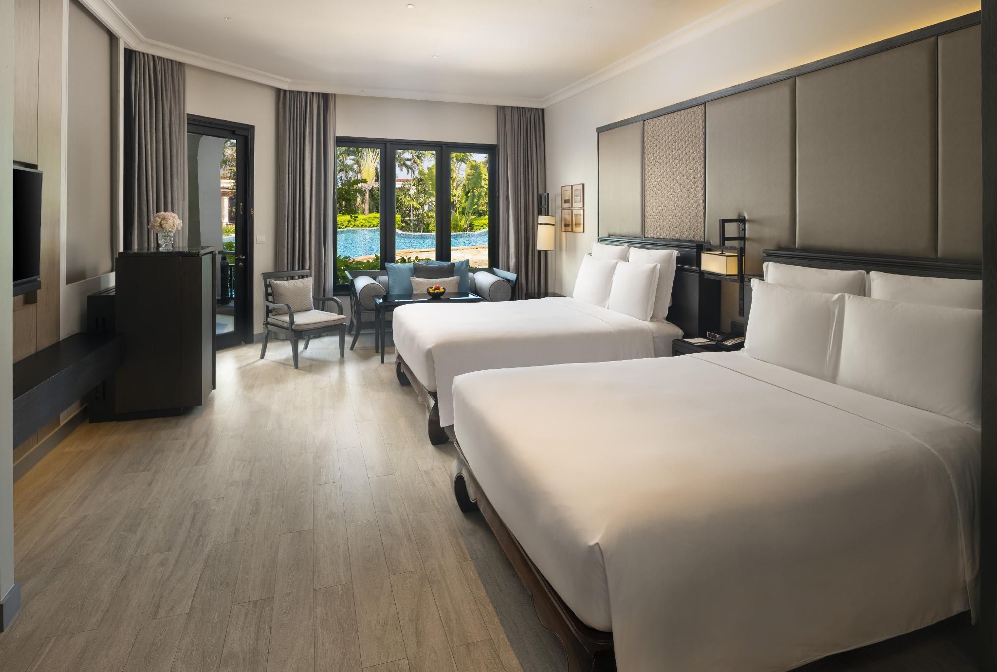 2 Queen Junior Suite Club Lounge Pool Access