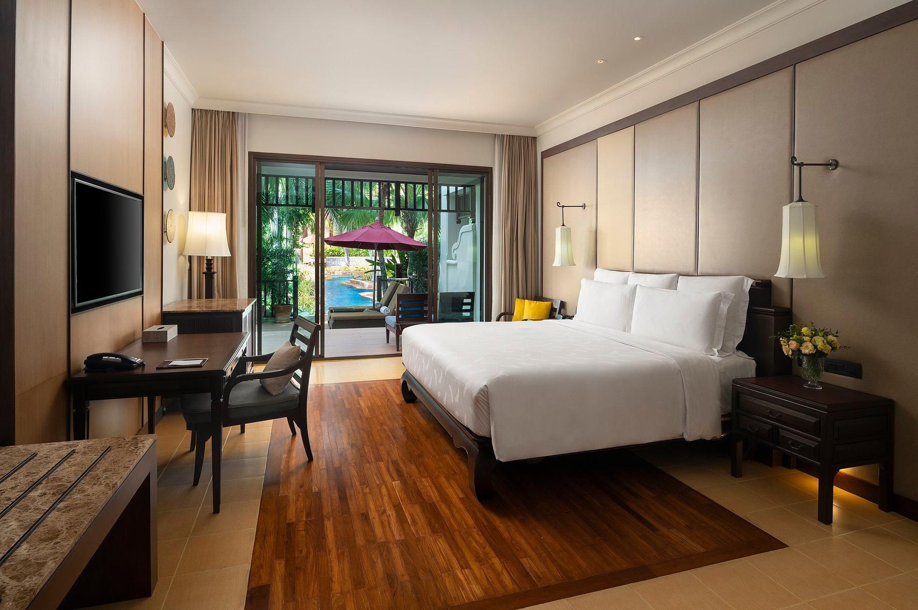 1 King Premium Pool Access Balcony