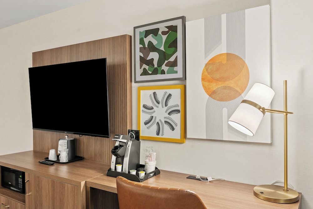 Holiday Inn Niagara Falls State Park Entry by IHG Standard Room, 1 King Bed, Accessible, Non Smoking (Communications, Accessible Tub) 14