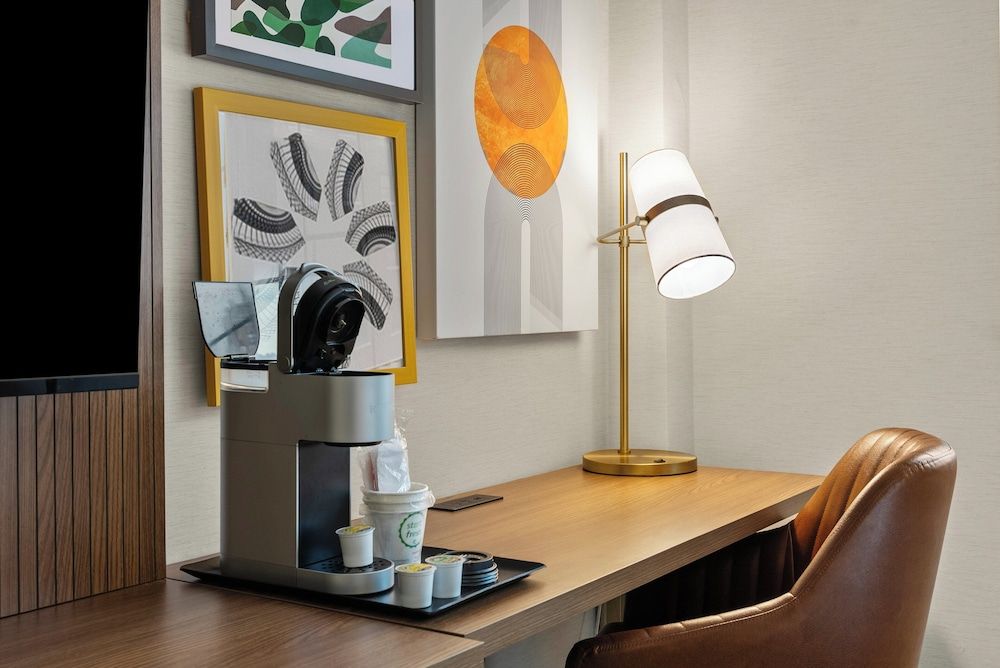 Holiday Inn Niagara Falls State Park Entry by IHG Standard Room, 1 King Bed, Accessible, Non Smoking (Communications, Accessible Tub) 13